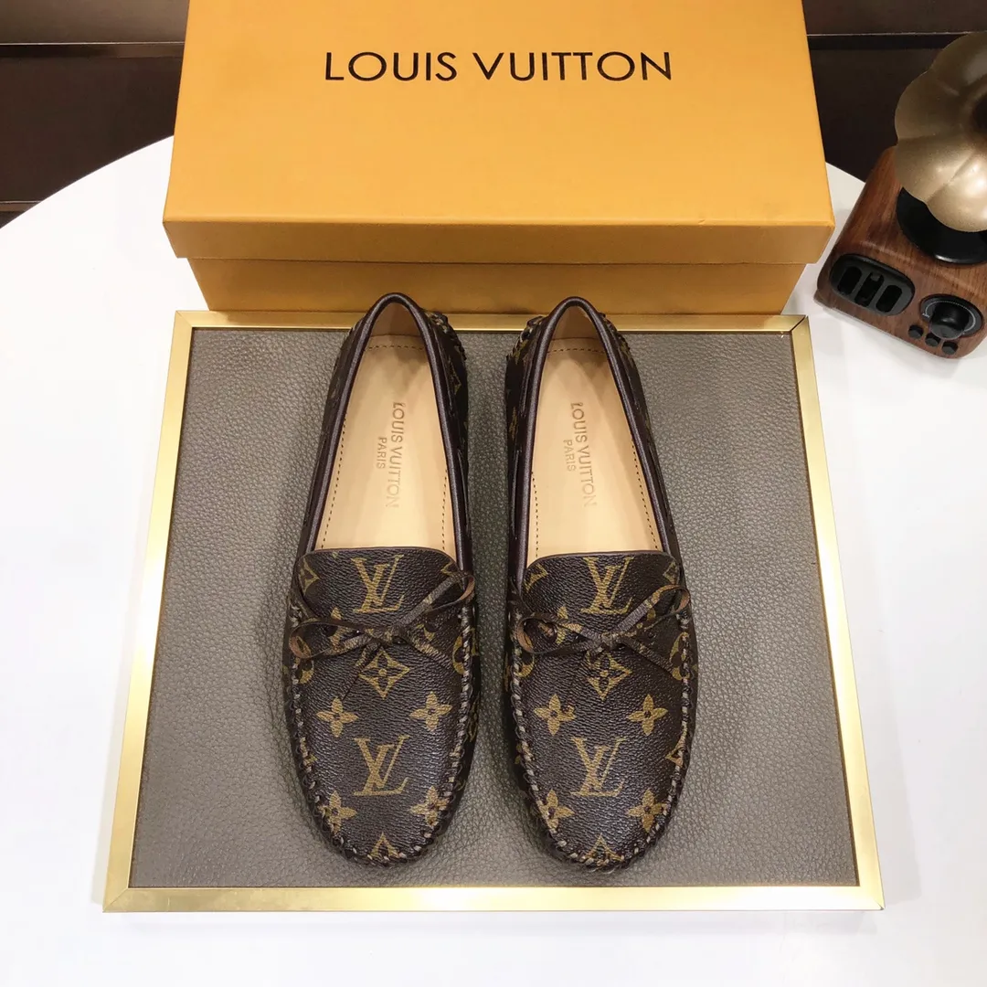 Men's men's shoes 💰420💰 [LV Doudou shoes] (water-dyed cowhide lining) new model is on the market, available on the official website. The new Doudou shoes are processed into single-color materials, and the uppers are made of imported special materials. The body of the shoe is fully hemmed with mark thread, and is lined with imported original cowhide leather. The elegant shoe shape is super suitable for all-matching, and the size is 38-44.